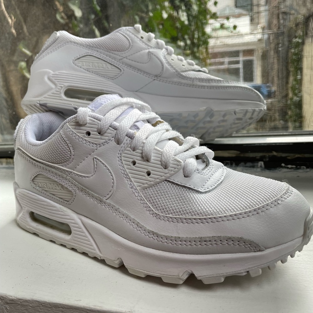 Women’s 8.5 Nike Air Max 90